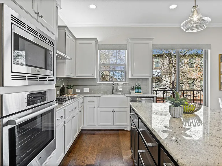 1112 Highknoll Ln #B — Photo 9