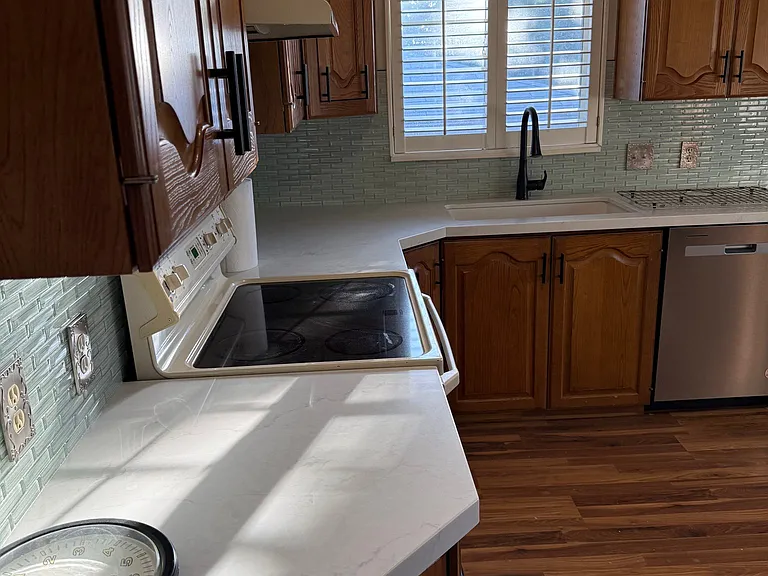 2278 E Logan Ave — Photo 10