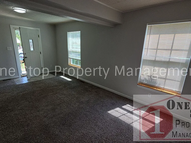 606 S Fairview Ave — Photo 3