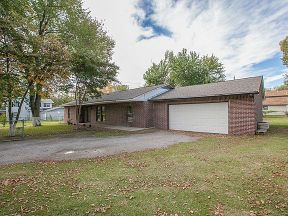 Nice mature trees in front yard