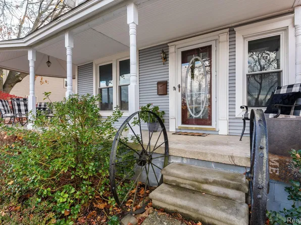 135 W Columbia Ave, Belleville, MI 48111