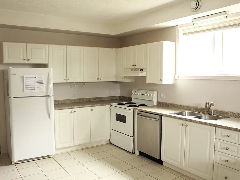 62 University Ave E — Photo 16