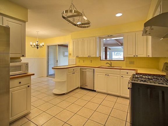 4th image of 207 Wyndale St