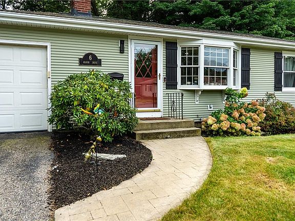 3rd image of 6 Manor Dr