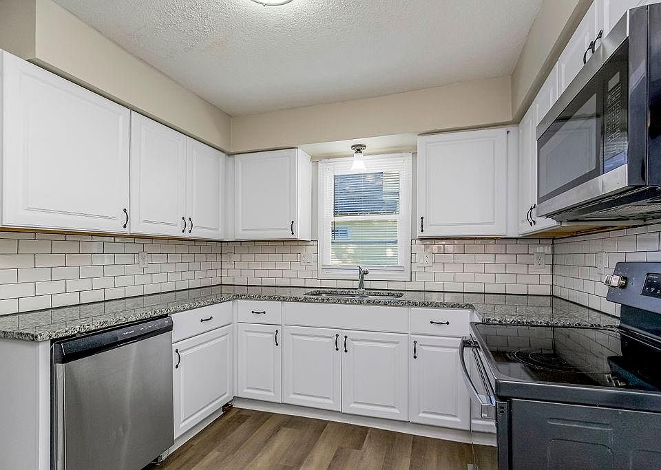 1st image of 334 W Sea Ave