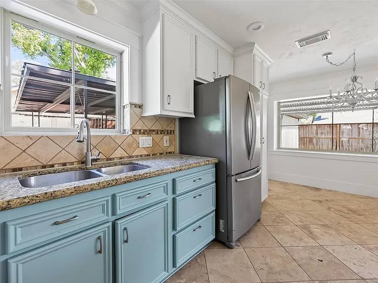 1906 Shadow Bend Dr — Photo 21