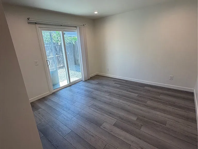 3133 E 4th St — Photo 5