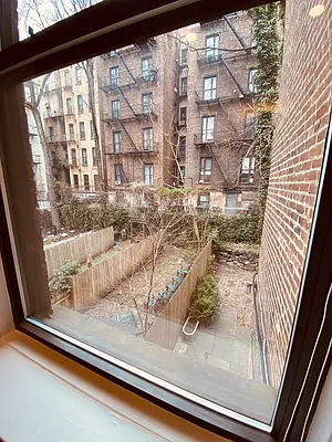 Rented by Metropolis Real Estate of Manhattan | media 9