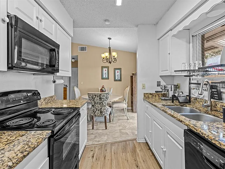 12102 Walden Woods Dr — Photo 8
