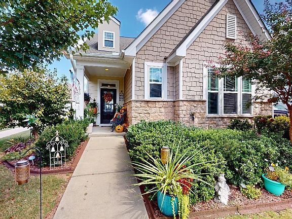2nd image of 120 Heathwood Dr