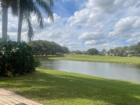 4th image of 4614 Carlton Golf Drive