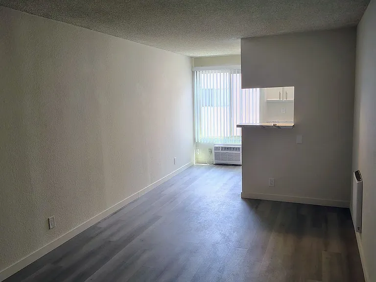 11434 Calvert St — Photo 10
