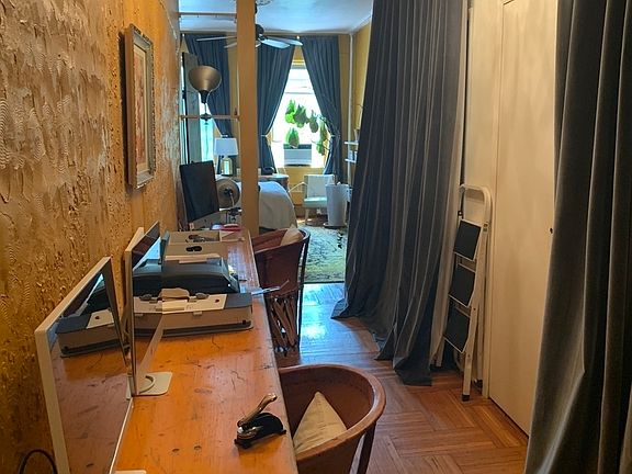 5th image of 309 E 10th St APT 5