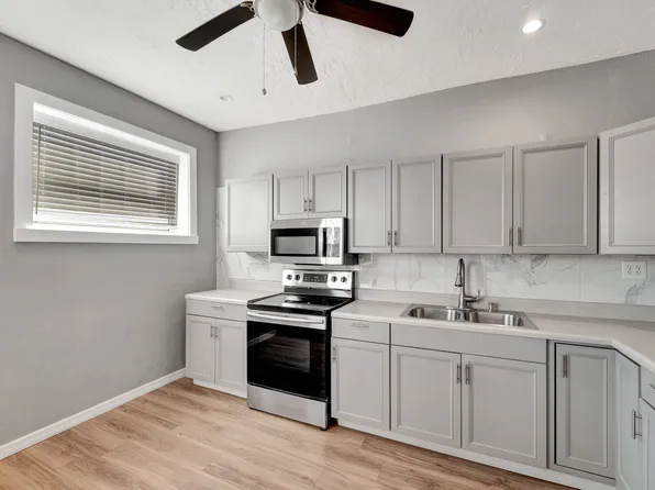 512 Armada Rd S APT 8, Venice, FL 34285