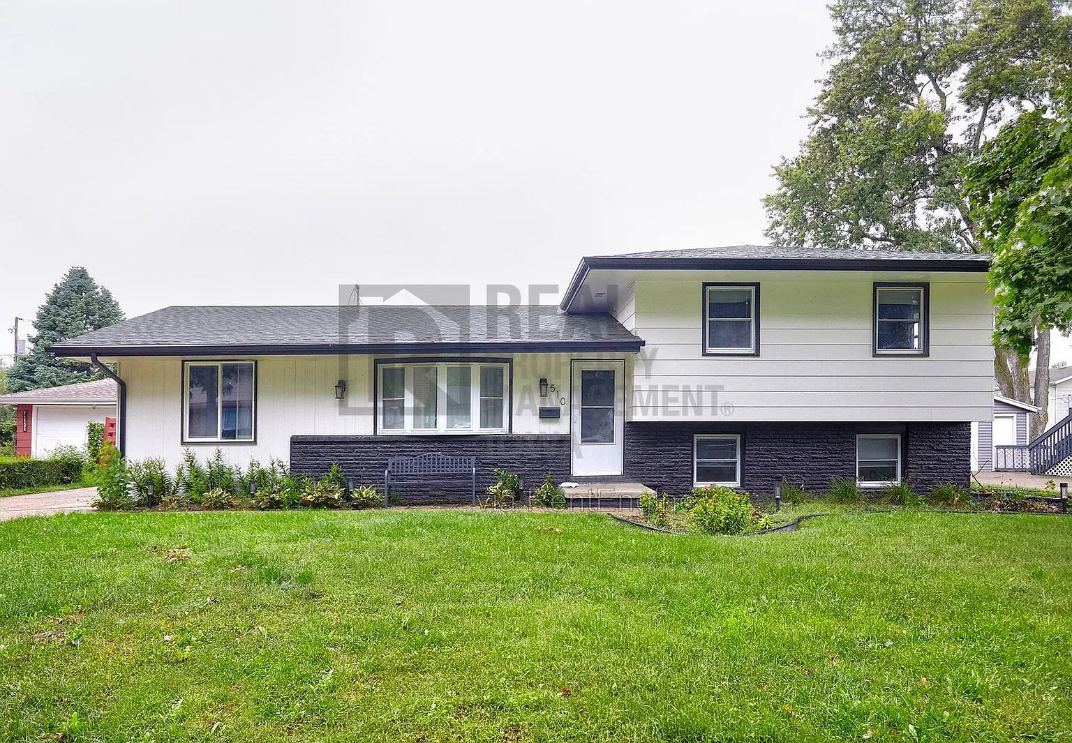 4 bed, 2.0 bath, 1421 sqft, $2,495 — Photo 1