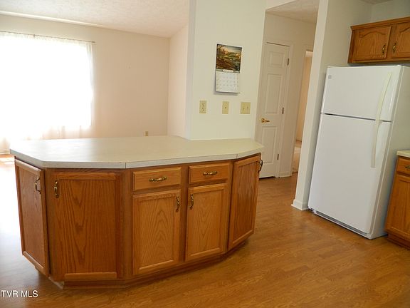 4th image of 943 Cornerstone Ct