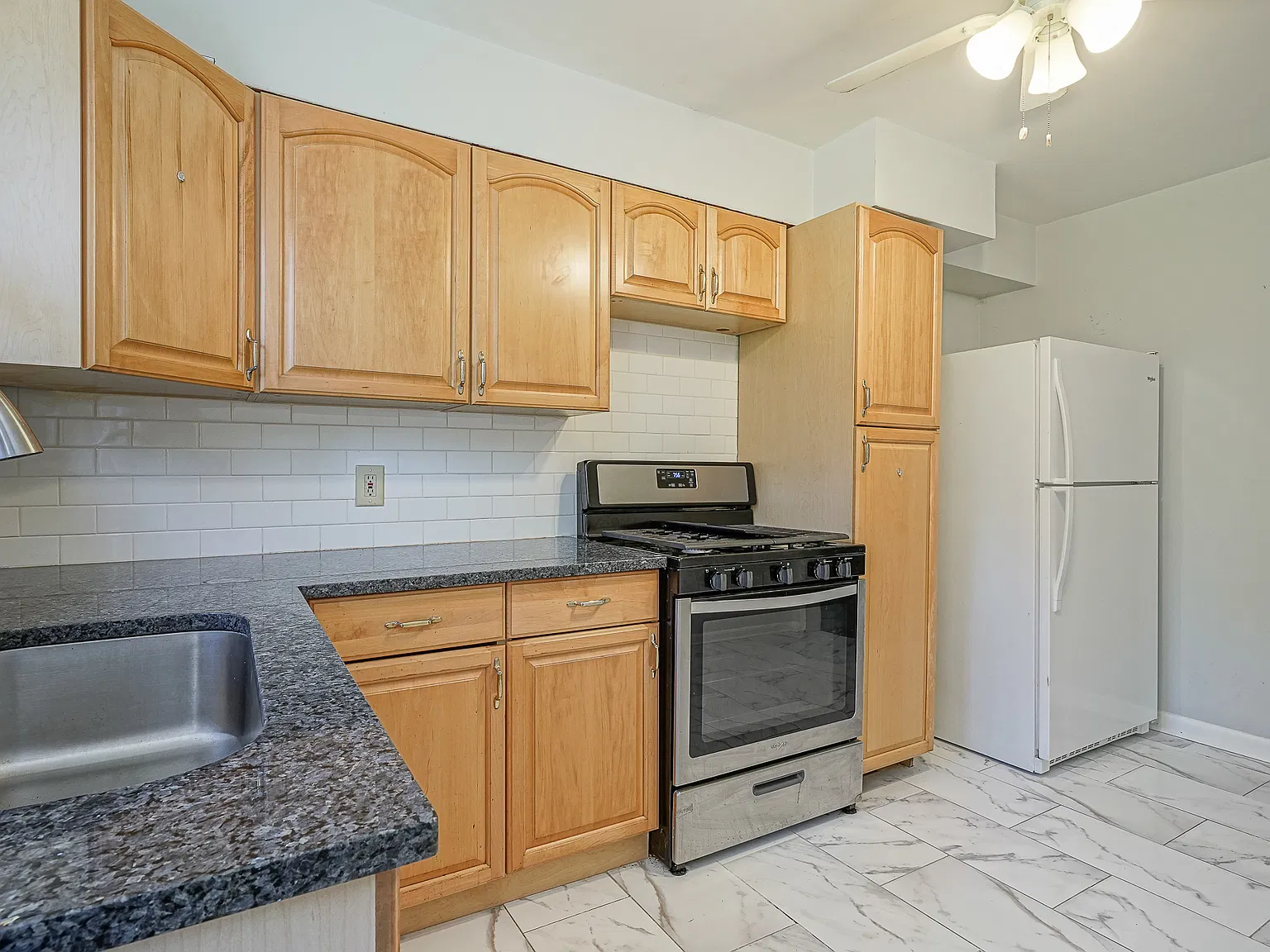 5 bed, 2311 sqft, $2,600 — Photo 3