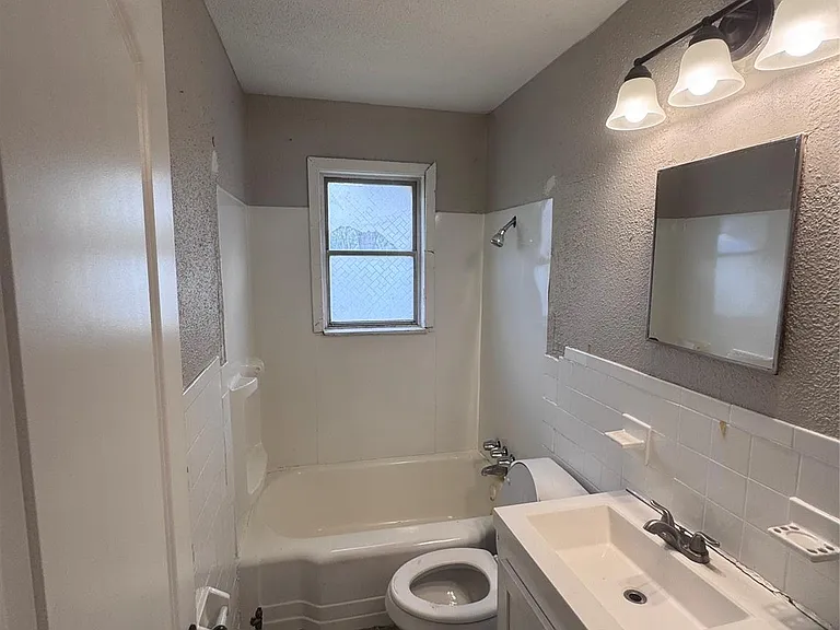 1610 Mystic St — Photo 6