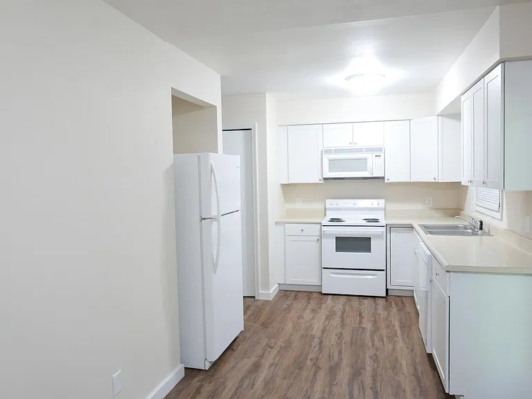 1430-32 Huntington Ave — Photo 5