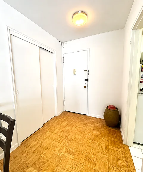 411 E 53rd St #8E — Photo 4
