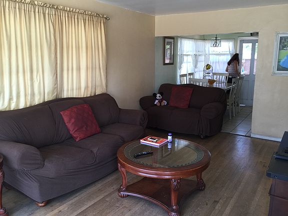 Unit 1 livingroom