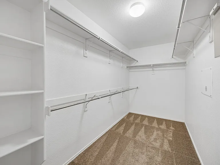 1552 Sleepy Hollow Dr — Photo 19