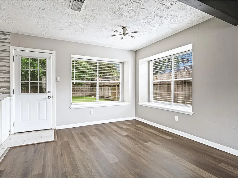 7310 Kite Hill Dr — Photo 9