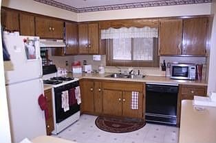 3rd image of 4950 170th Ln NE