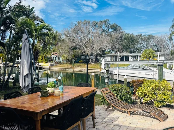 606 Key Royale Dr, Holmes Beach, FL 34217