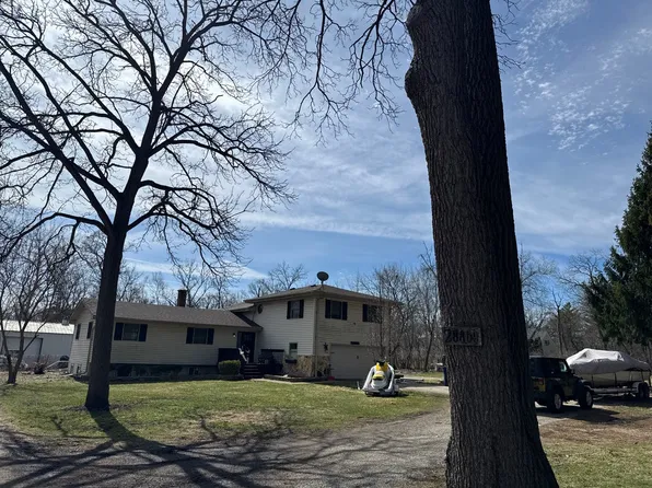 28869 W Pioneer Grove Rd, Cary, IL 60013