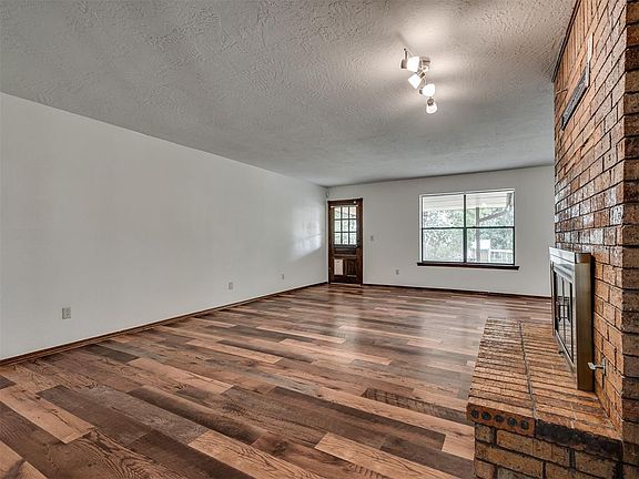 4th image of 955 Buckwood Dr