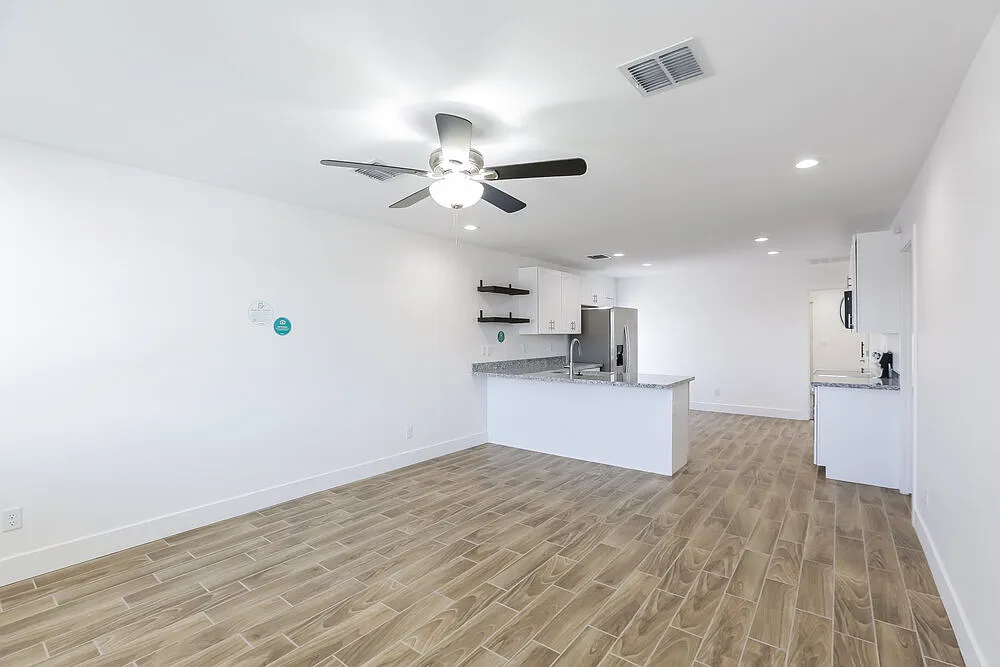 3 bed, 2.0 bath, 1100 sqft, $2,090 — Photo 3