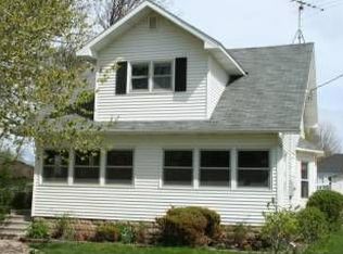 105 4th St NE, Stewartville, MN 55976