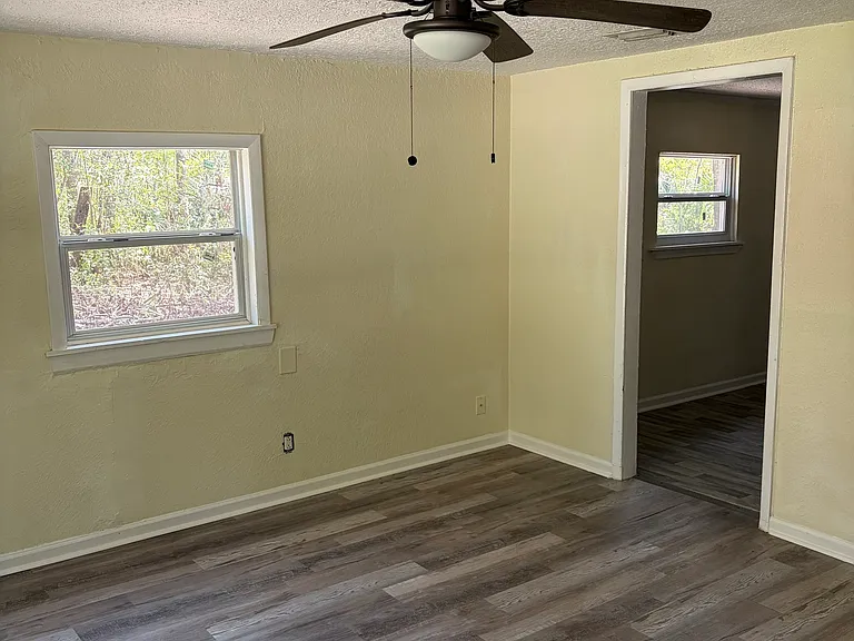 307 Finley St — Photo 3