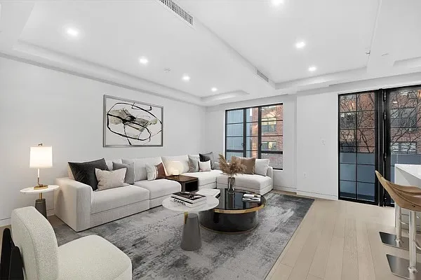 Rented by Compass | media 32