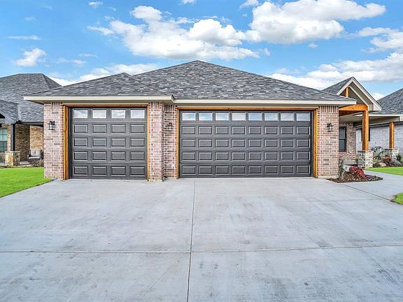 3rd image of 4014 NE Shenandoah Dr
