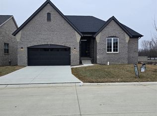 4172 Blossom Dr, Sterling Heights, MI