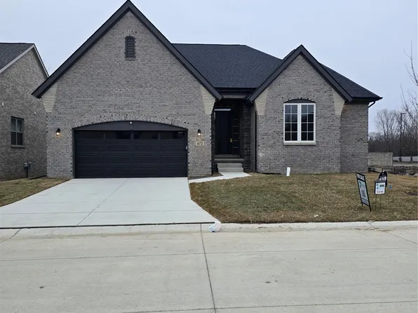 4172 Blossom Dr, Sterling Heights, MI 48314