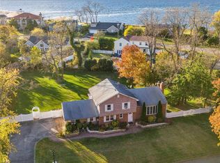 5 Shell Dr, Glen Cove, NY 11542