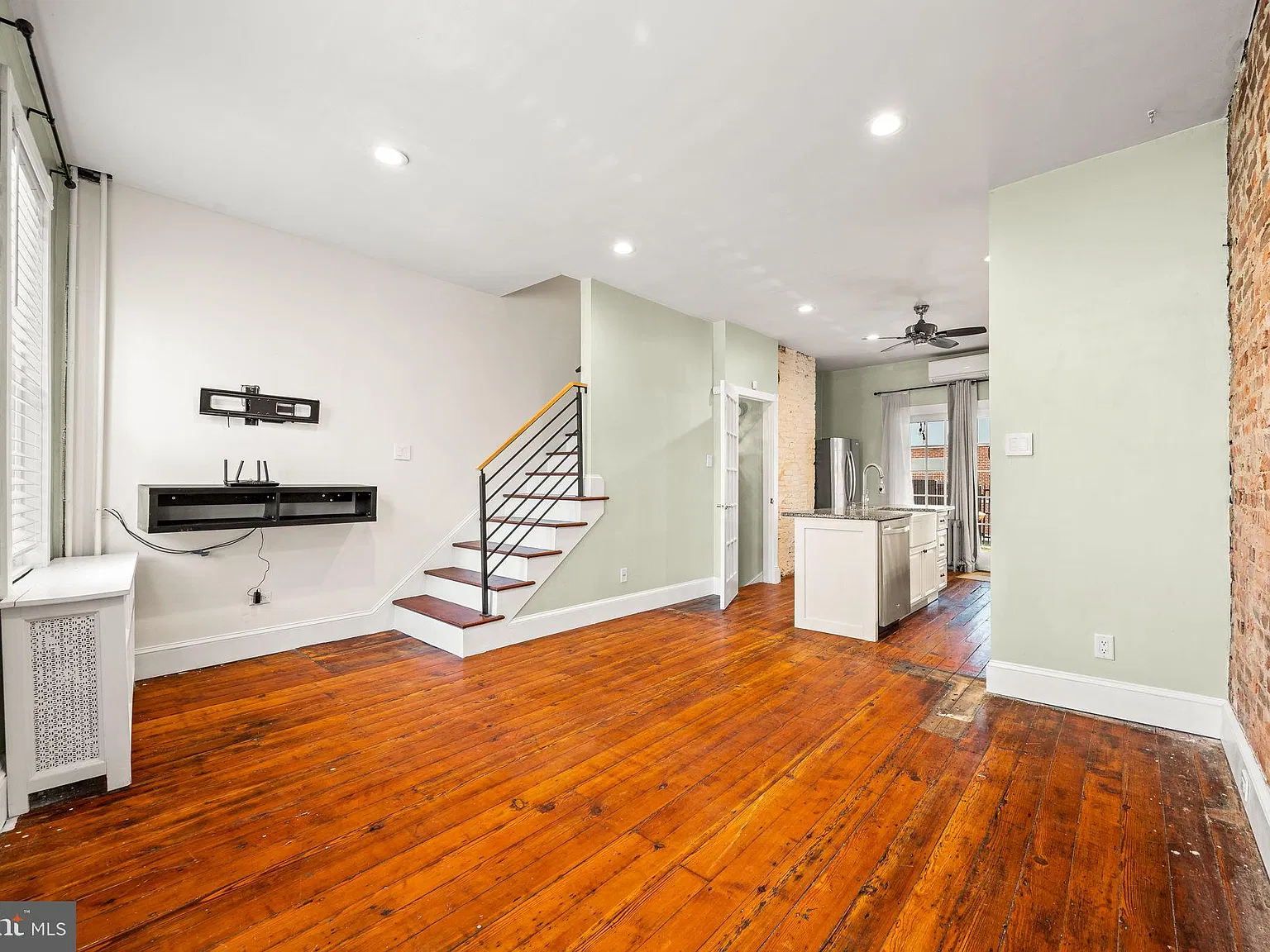 3 bed, 3.0 bath, 1613 sqft, $3,450 — Photo 4