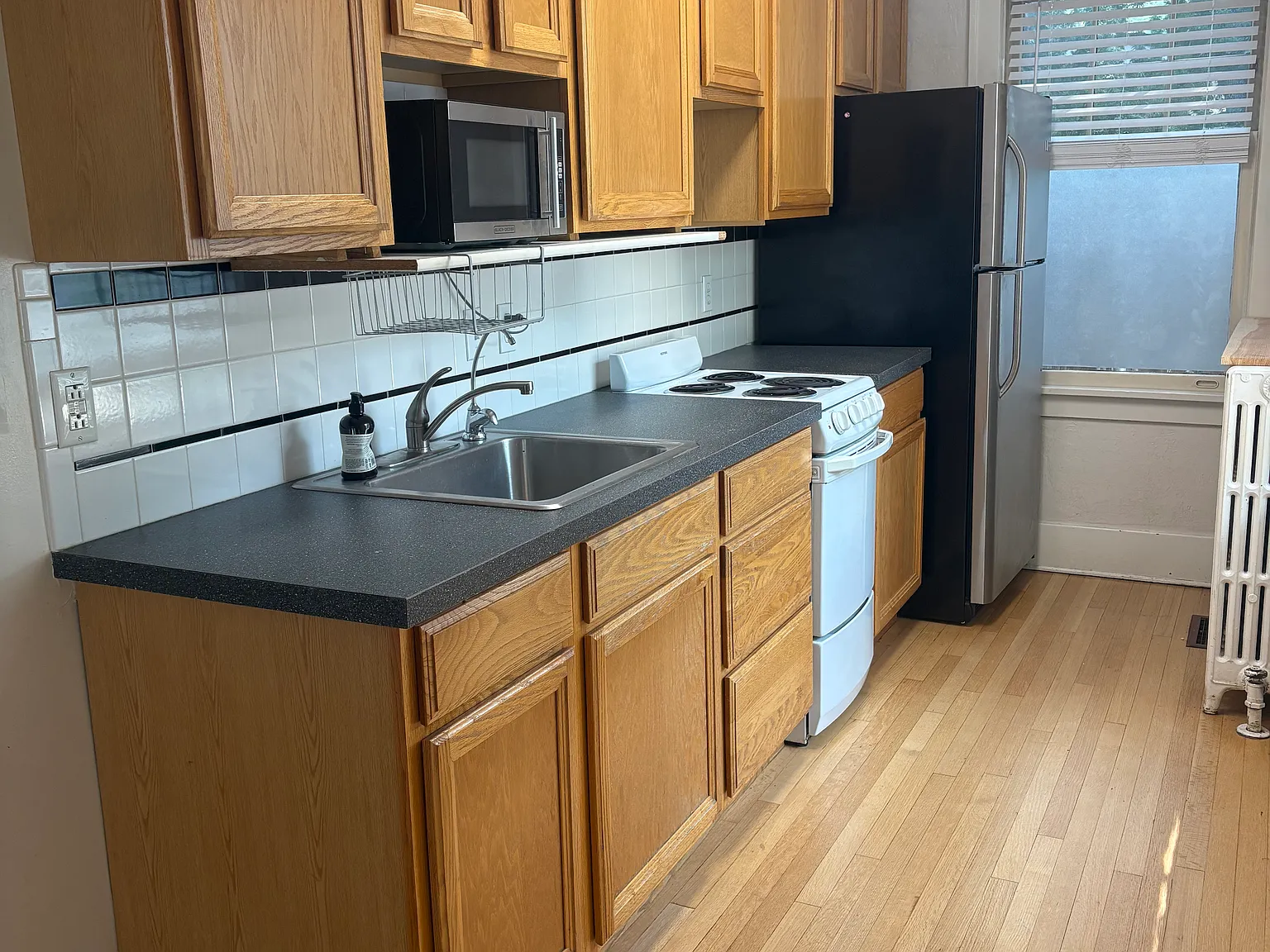 1 bed, 700 sqft, $1,600 — Photo 4