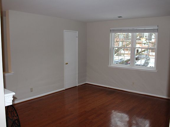 5th image of 2835 S Wakefield St #B