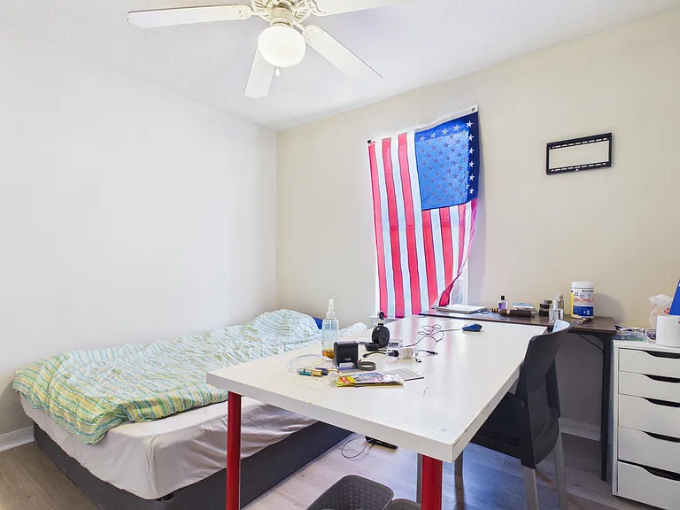 513 Camp Ct — Photo 32