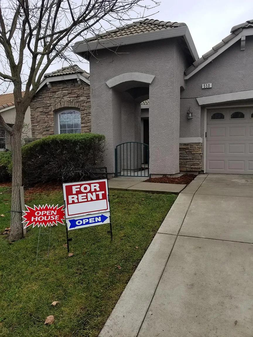 550 Regency Park Cir photo 1