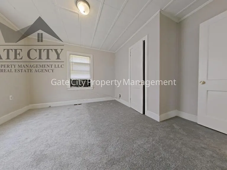 914 Randolph St — Photo 8