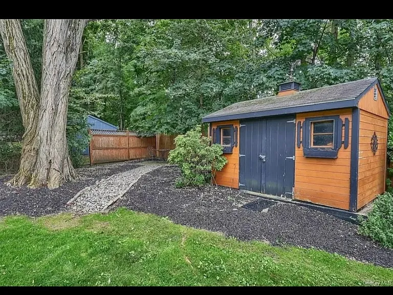 97 Pelham Dr — Photo 6
