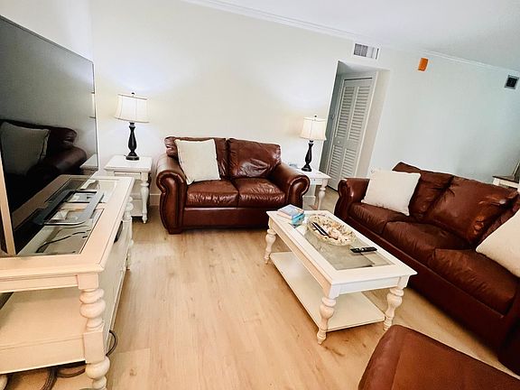 3rd image of 3000 Gulf Shore Blvd N APT 111