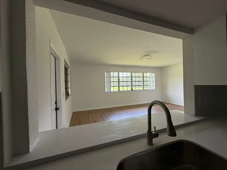 7421 SW 39th St — Photo 5