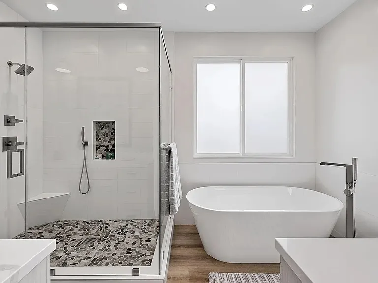 2423 Curtis Ave — Photo 4