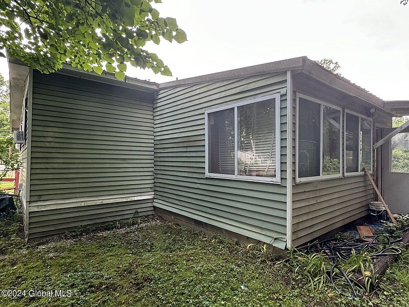 3rd image of 107 Holly Lane